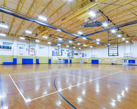 La Fitness Basketball Court