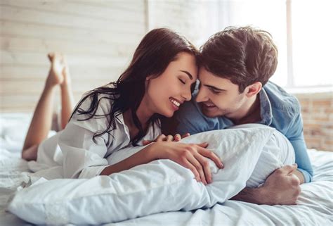 كيف تكونين رومانسية مع زوجك في السرير؟ مجلة سيدتي