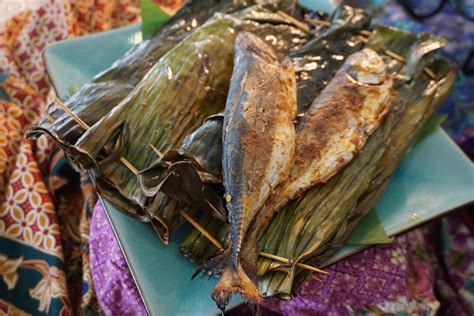 You get one whole fish. ASAM PEDAS EKOR, SUP GEAR BOX UTARA, AIS KACANG DURIAN ...