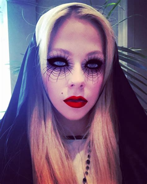 Happy Halloween Avril Lavigne Photos Avril Lavingne Happy Halloween Halloween Face Makeup