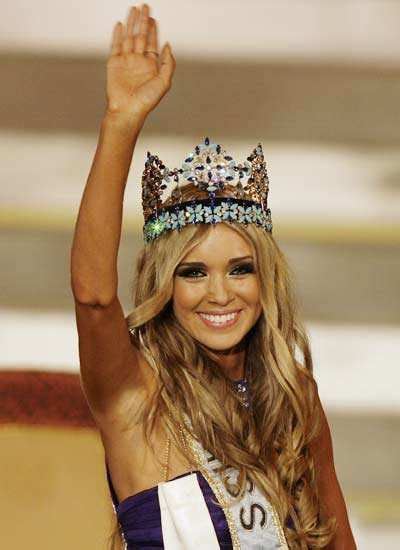 Worlds Most Beautiful Miss Russia Kseniya Sukhinova Smiles After