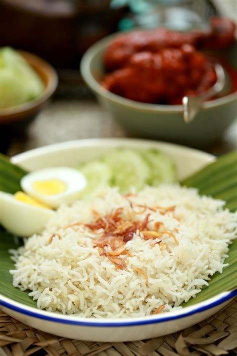 Nasi lemak merujuk kepada nasi yang dimasak dengan menggunakan santan kelapa, bagi menambah rasa lemaknya. Nasi Lemak Mami Tanjung Berlauk Sambal Ayam Masak Serai ...