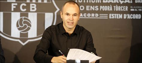 Andres Iniesta Agrees First Lifetime Contract At Barcelona