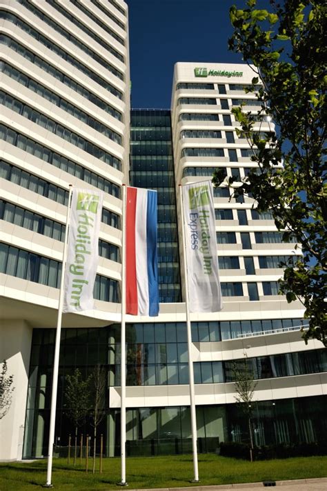 Bathrooms include showers and complimentary toiletries. Holiday Inn AMSTERDAM - ARENA TOWERS Hostel (Amsterdam ...