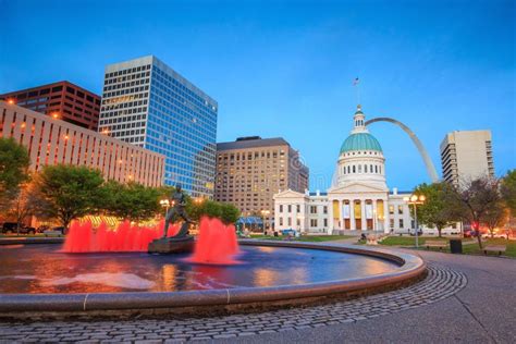 St Louis Downtown With Old Courthouse Stock Image Image Of Scene