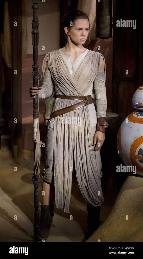 Daisy Ridley S New Wax Figure As Rey In Star Wars The Force Awakens