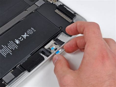 What are the differences between the cellular networking on each model? iPad 3G Teardown - iFixit