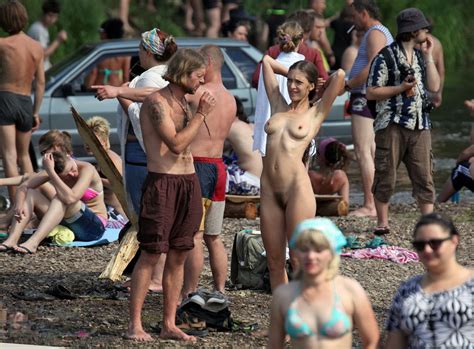 Women Nude At Woodstock
