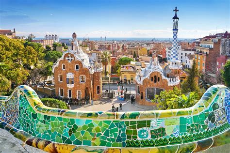 Gaudí La Obra Completa Por Rainer Zerbst Sobre Arquitectura Y Más