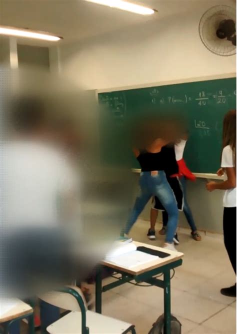Vídeo Que Mostra Alunas De Escola Estadual De Paulínia Brigando Na Sala