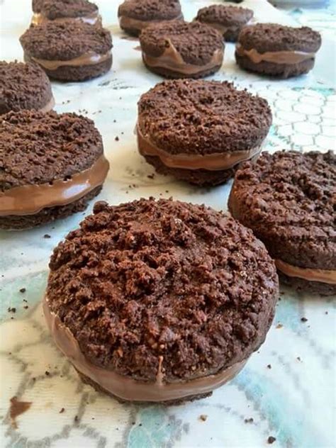 Try a surprisingly sweet way to bake your biscuit and you won't be disappointed. Romany cream biscuits | Dessert recipes, Cream biscuits, Cookie recipes