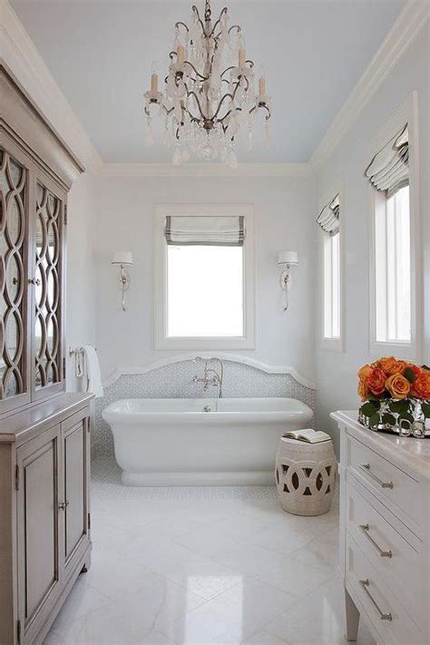 Romantic And Elegant Bathroom Design Ideas With Chandeliers 80