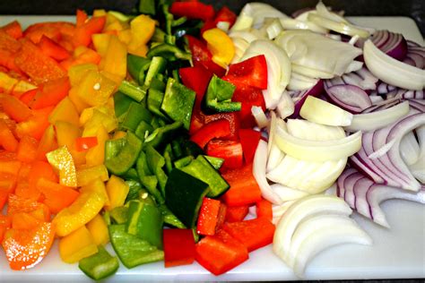 Add peppers and onions to the bowl and toss to coat in oil mixture. Sausage, Peppers and Onions in a Spicy Tomato Sauce - A ...
