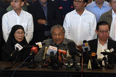 Malaysia Pm Denounces Caning Of Women For Lesbian Sex