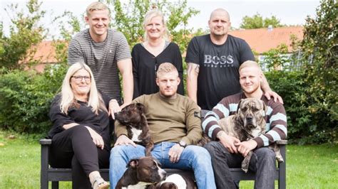 Familien Nielsen Følg Bokser Patrick Nielsen Og Hele Hans Skøre Familie