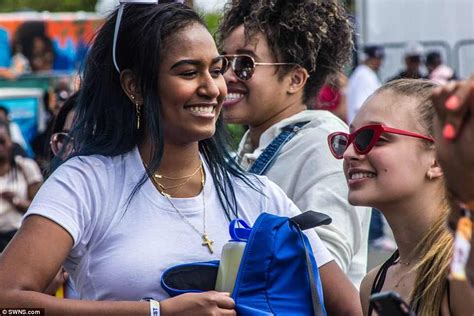 Sasha Obama Parties With Friends At Dc Music Festival Daily Mail Online
