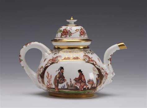 An Early Meissen Chinoiserie Teapot And Cover Rare Ceramics