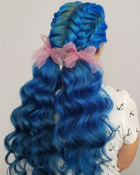 Modern Dorothy In 2020 Party Hairstyles Medium Dark Blue Hair Hair
