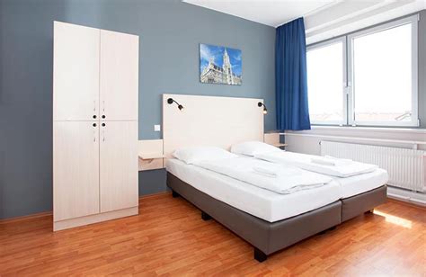 It lies just 4 km from the centre of munich. Hostel München: Bei a&o Hostels immer günstig buchen!