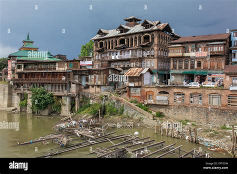 Srinagar India June 15 2017 Riverside View Of Old Town Srinagar