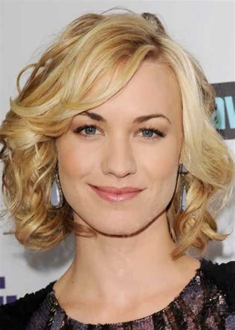 How to get the look. 30 Best Hairstyles for Big Foreheads | herinterest.comAustralian actress Yvonne Strahovski looks ...