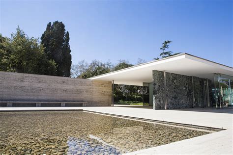 The barcelona pavilion van der rohe designed by ludwig mies van der rohe. Photos of the Barcelona pavilion by Mies Rohe