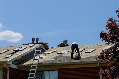 Signs Of A Bad Roofing Installation Michigans 1 Siding Gutter
