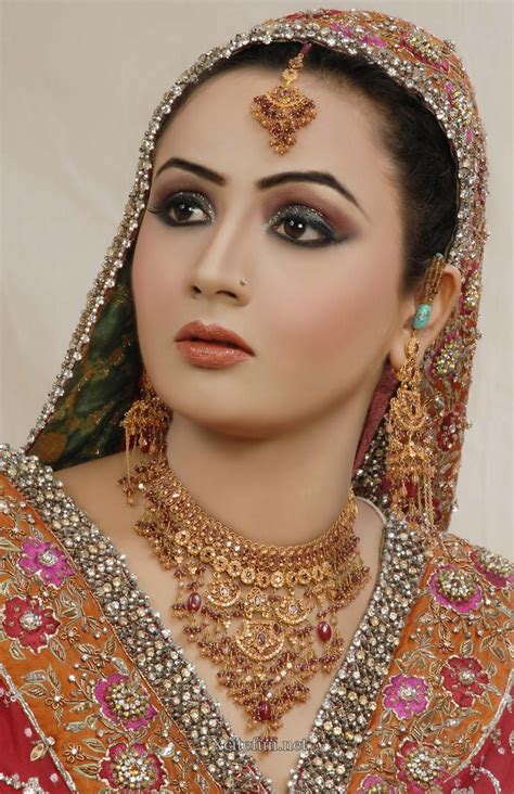 34b Astonished Pakistani Bridal Makeover Abiti Da Sposa Indiani