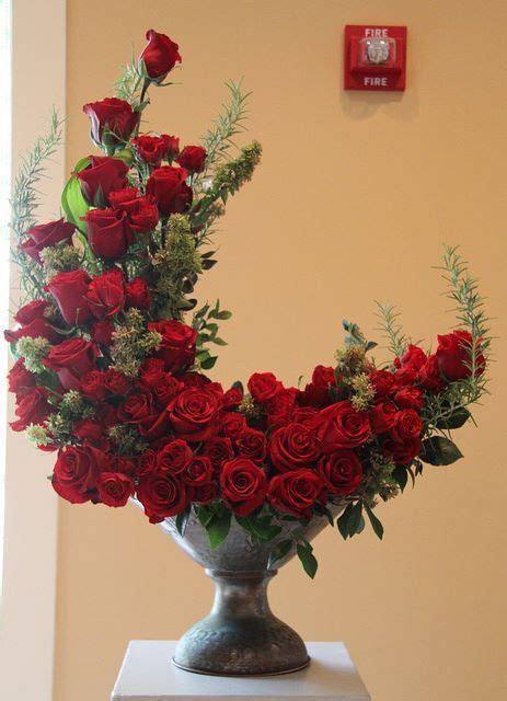 Crescent Shaped Bouquet Of Roses Red Rose Arrangements Unique Floral