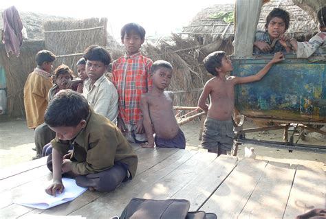 searching      teach children  read  india  abdul latif jameel poverty