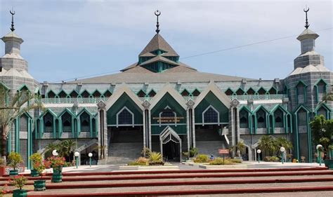 5 Masjid Berarsitektur Megah Di Makassar Ini Bikin Siapapun Berdecak Kagum Okezone Travel