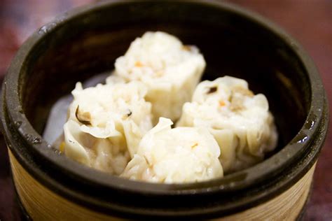 Har gow (dim sum style shrimp dumplings) is my favorite dim sum dessert. The Girl Who Ate Everything: NYC Vegetarian Eatery Recommendations, Part I (1-5)