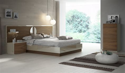 Lacquered Elegant Quality Elite Platform Bed With Extra Storage Detroit