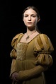 The White Queen - queen Anne Neville Great example of 1400's gown ...