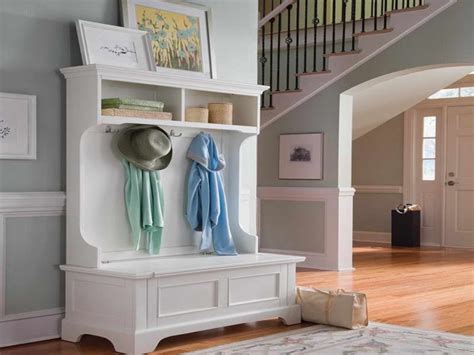Best Hall Storage Idea To Fill The Walkway With Artistic Features