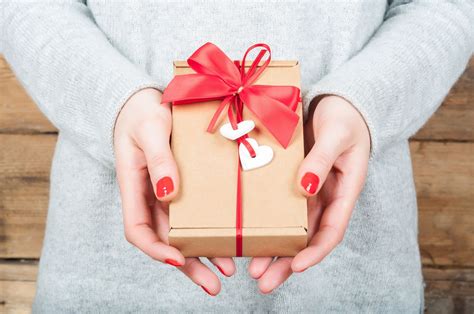 Gift-Giving for Husbands and Wives, Lovers or Significant Others