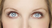 Cómo hacer destacar los ojos azules | Estilo de Vida Belleza | Univision
