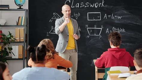 Media sosial itu nggak selalu memberi dampak buruk, kok, lewat medsos, kita juga jadi bisa mengetahui banyak hal, misalnya cara mengatur keuangan atau menambah skill. 15 Kata-Kata Liburan Sekolah yang Lucu dan Menggelikan ...