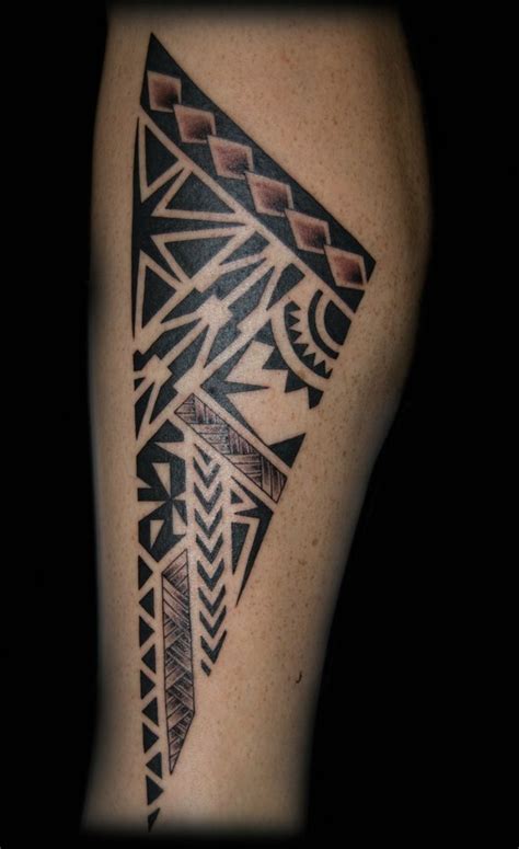 Tatuajes Antebrazo Tatuaje Con Motivos Maori En Pierna Inferior De