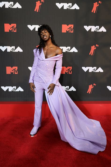 Mtv Vmas 2021 Lil Nas X Reinterpreta El Vestido De Graduación En La Gala Vogue España