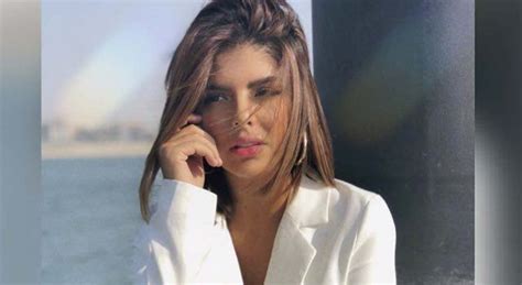 لجعل الامور أسهل تبدأ بنموذج أولي و وغير الألوان والنصوص لتلائم الاحتياجات الخاصة بك. فيديو مذيعة قناة mbc 3 أصالة كامل تصدم متابعيها بحلق شعرها ...