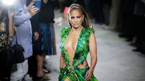 Jennifer Lopez Wears Iconic Green Grammys Dress At Milan Fashion Week Sheknows