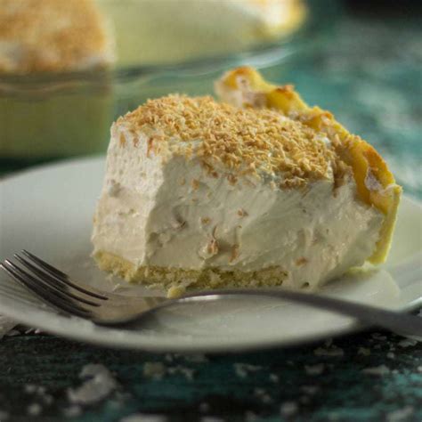 Just cut it into 6 hearty pieces for your meal, or lower the fat/calories by cutting it into 8! Sugar Free Coconut Cream Pie - Gluten Free | Low Carb Yum