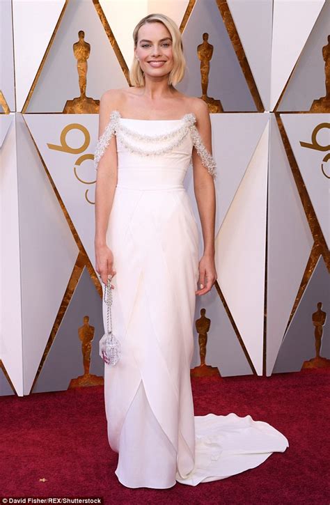 Oscars Margot Robbie Dazzles In Chanel Gown Daily Mail Online