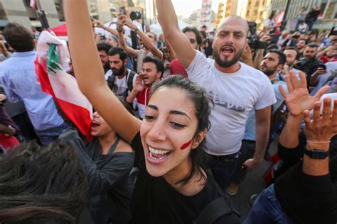 Lebanese Protesters Celebrate As Hariri Quits As Prime Minister Khabarhub