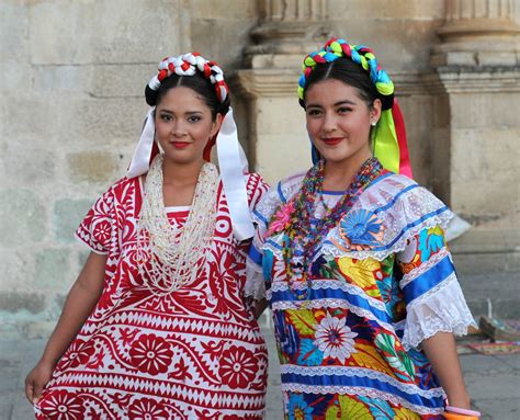 Women Of Oaxaca Mexico Beautiful Mexican Women Mexican Dresses