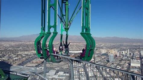 The tower, at a massive 115 stories, gives you an unbeatable view of the strip, permitting you. Stratosphere Hotel Casino Tower Las Vegas Obteniendo una ...