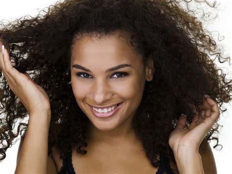 3 manières de démêler les cheveux crépus | Curly hair styles, High