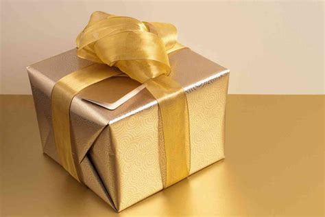 Learn how to make gift towers from the experts at hallmark. Gift Wrapping, Per Item - The Personalized Gift Co.