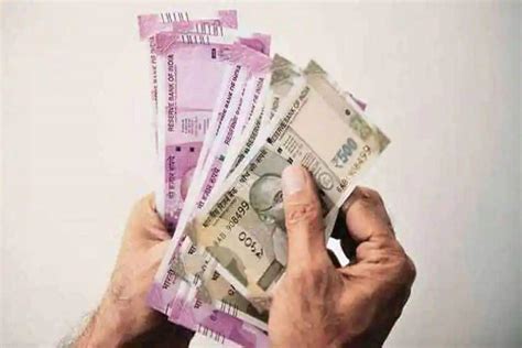 Th Pay Commission From Da Hike To Pf Interest Rate Govt Employees Likely To Get Big Gifts
